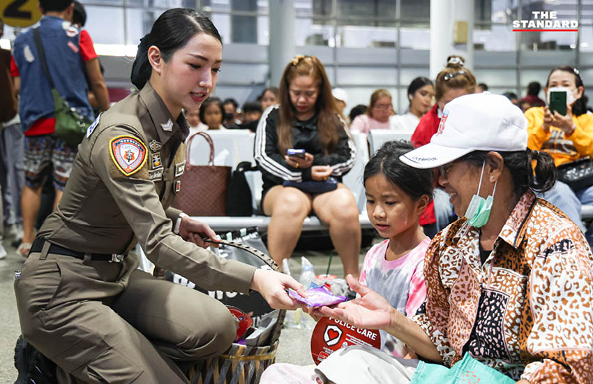 ภาพบรรยากาศประชาชนจำนวนมากเดินทางกลับภูมิลำเนาในช่วงเทศกาล สงกรานต์ ที่สถานีขนส่งผู้โดยสารกรุงเทพฯ (จตุจักร) หรือ หมอชิต 2 4
