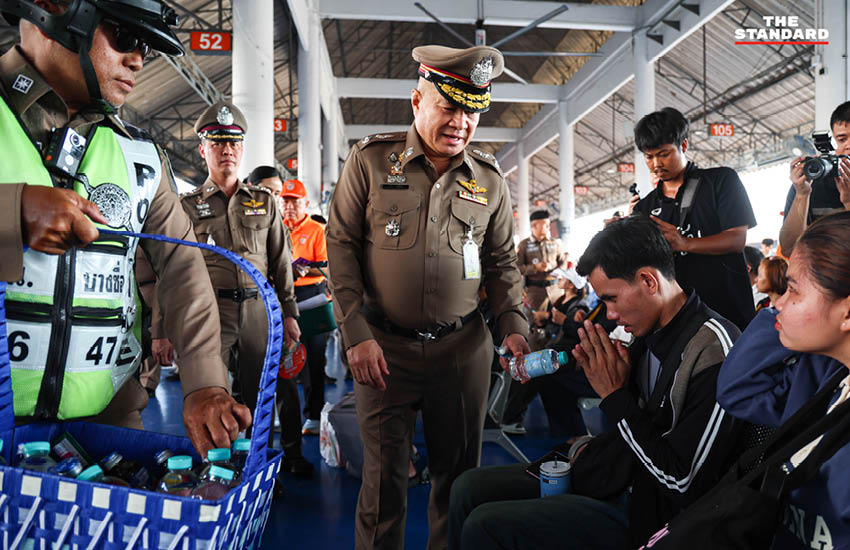 ภาพบรรยากาศประชาชนจำนวนมากเดินทางกลับภูมิลำเนาในช่วงเทศกาล สงกรานต์ ที่สถานีขนส่งผู้โดยสารกรุงเทพฯ (จตุจักร) หรือ หมอชิต 2 6