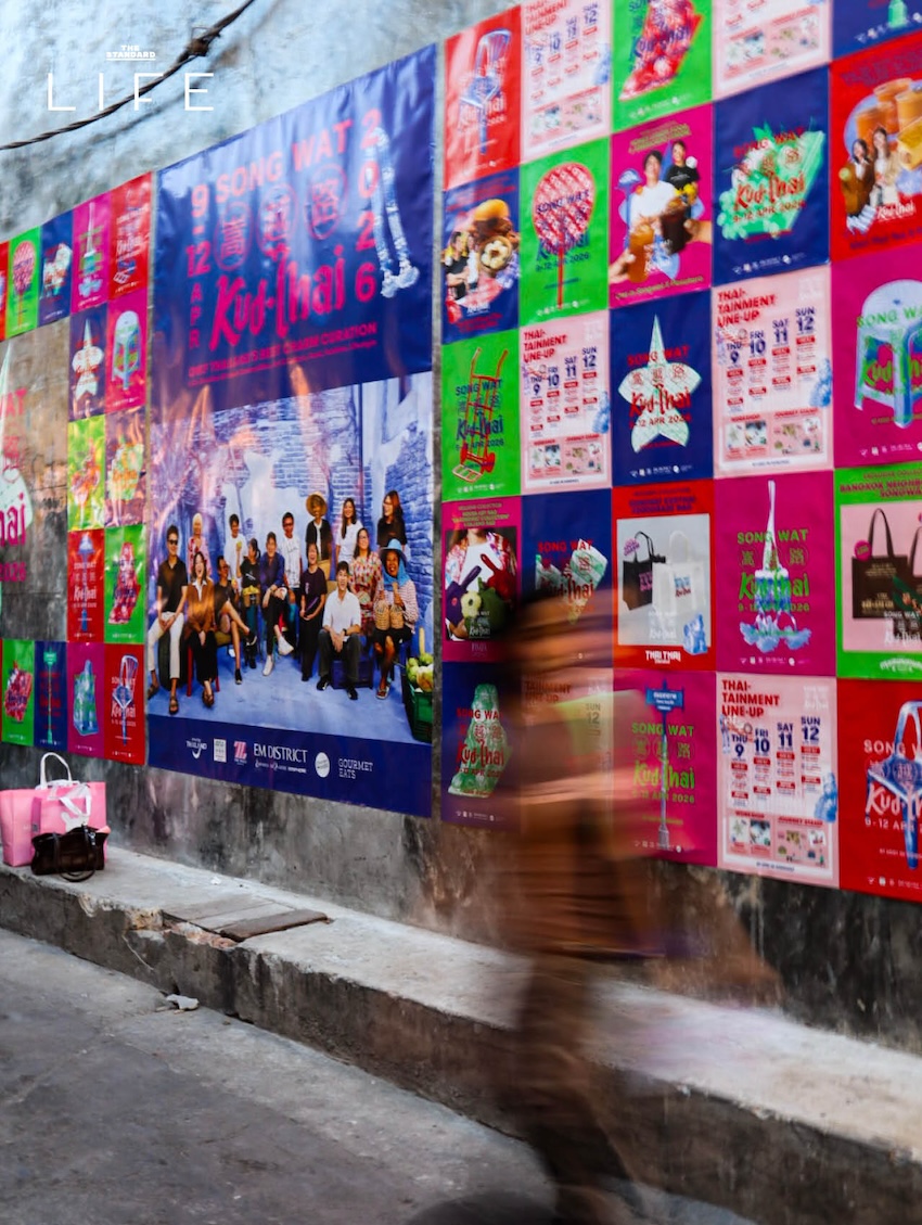 ภาพบรรยากาศผู้คนเดินเที่ยวงาน ทรงวาดคัดไทย 2569 พร้อมสะสมแสตมป์ตามจุดเช็กพอยต์ 8