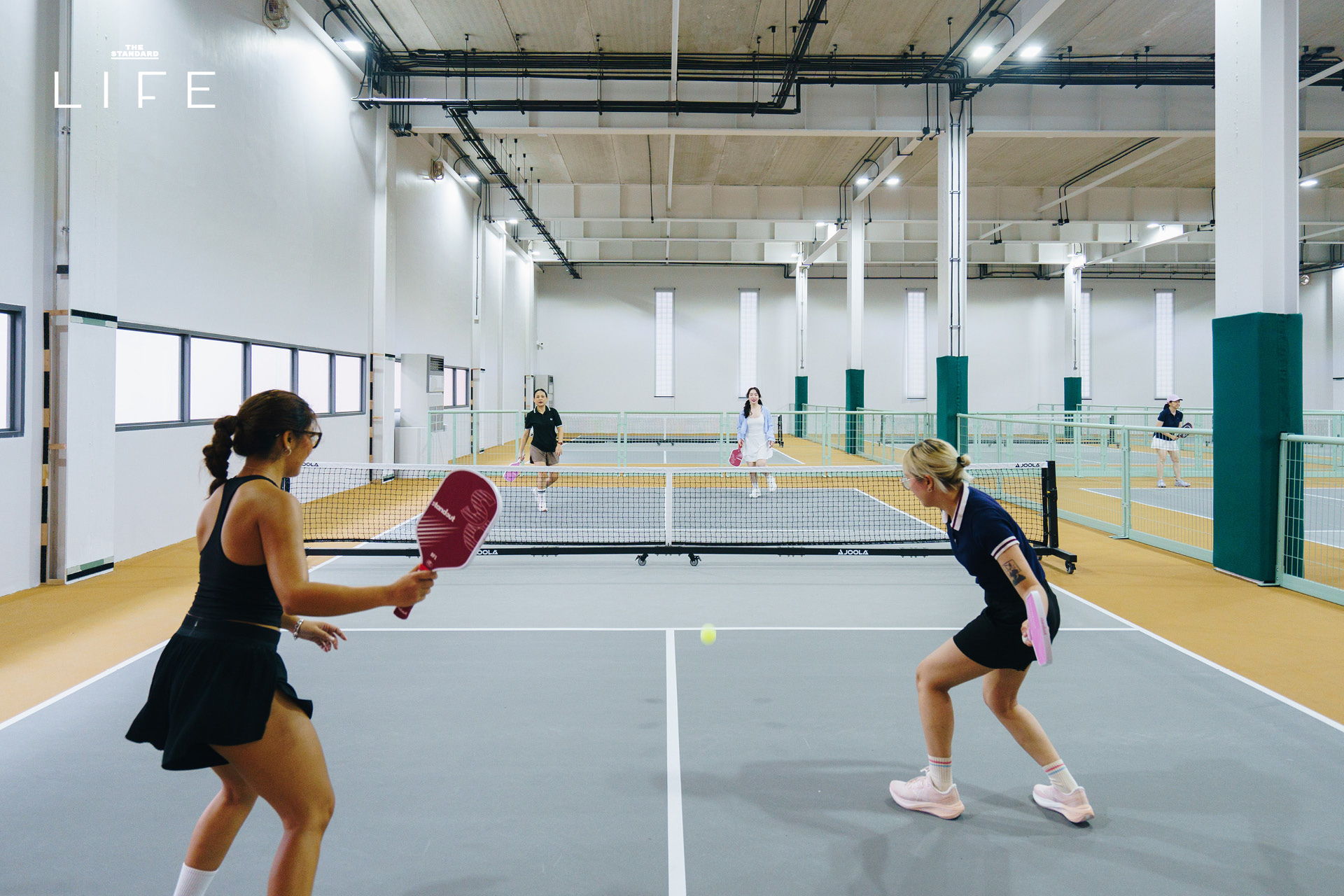 ภาพคอร์ต Pickleball ภายใน Sterling สเปซกีฬาและเวลเนสแห่งใหม่ใจกลางสุขุมวิท 24 31