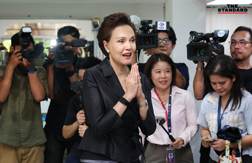 ศุภจี สุธรรมพันธุ์ รองนายกรัฐมนตรีและรัฐมนตรีว่าการกระทรวงพาณิชย์ ให้สัมภาษณ์สื่อมวลชนถึงมาตรการช่วย SMEs และค่าครองชีพ 3