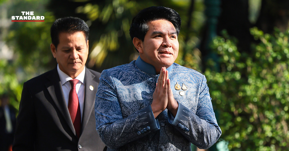 สุรศักดิ์ พันธ์เจริญวรกุล รัฐมนตรีว่าการกระทรวงการท่องเที่ยวและกีฬา แถลงข่าวเกี่ยวกับแนวคิดการเก็บค่าธรรมเนียมเที่ยวต่างประเทศ 1,000 บาท