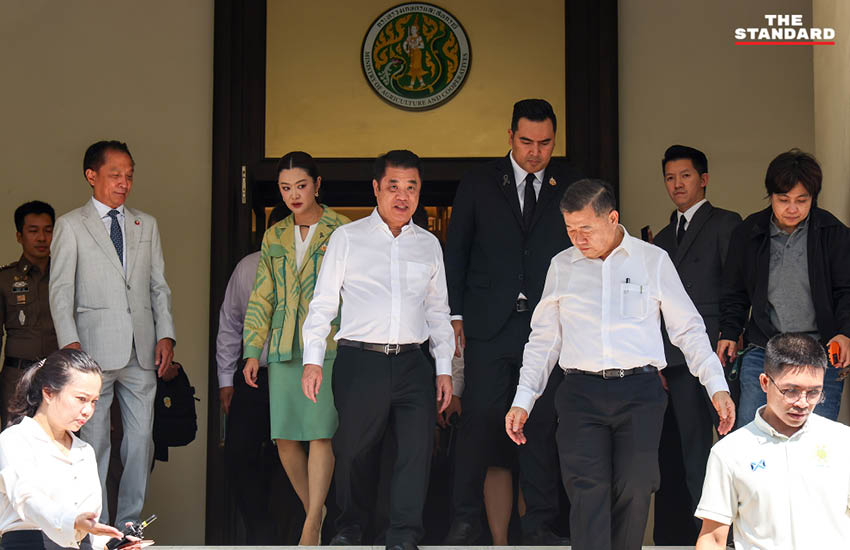 สุริยะ จึงรุ่งเรืองกิจ รัฐมนตรีว่าการกระทรวงเกษตรและสหกรณ์ แถลงนโยบายหลังเข้าทำงานวันแรก พร้อมตั้งวอร์รูมเร่งด่วนและเตรียมบินรัสเซียเจรจานำเข้าปุ๋ยยูเรีย 10