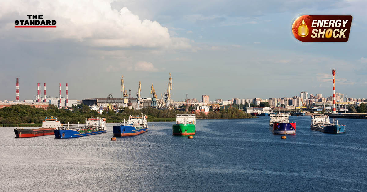 เจ้าหน้าที่ ศรชล. สกัดจับน้ำมันเถื่อนกว่า 3 แสนลิตรในปฏิบัติการปราบปรามการลักลอบขนส่งทางทะเล