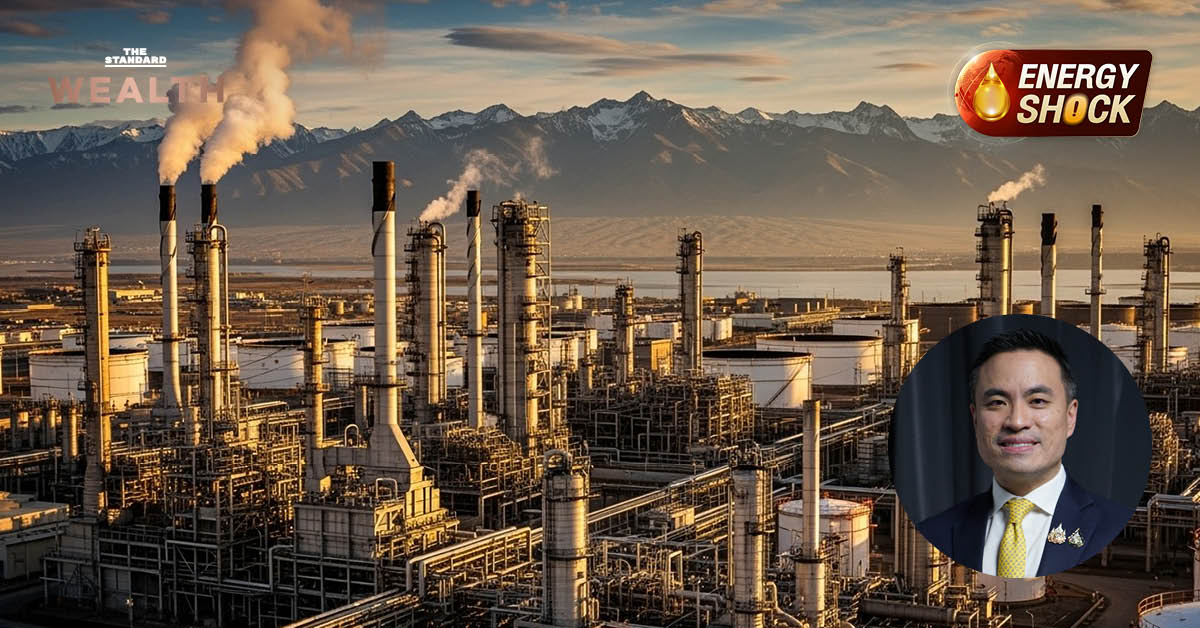 โรงกลั่นน้ำมันเบื้องหลังภาพ เอกนัฏ พร้อมพันธุ์ รัฐมนตรีพลังงาน