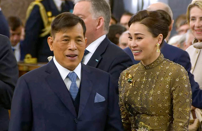 พระบาทสมเด็จพระเจ้าอยู่หัวและสมเด็จพระนางเจ้าฯ พระบรมราชินี ทรงร่วมพิธีสรรเสริญและขอบคุณพระเจ้า ณ วิหารหลวง กรุงสตอกโฮล์ม ในโอกาสวันคล้ายวันพระราชสมภพสมเด็จพระราชาธิบดีคาร์ล ที่ 16 กุสตาฟแห่งสวีเดน 3