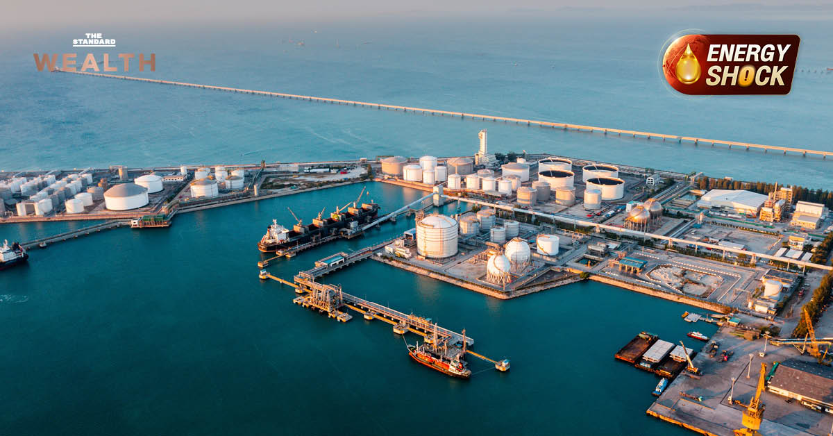 ภาพมุมสูงคลังน้ำมัน สถานีจัดเก็บน้ำมันเชื้อเพลิงขนาดใหญ่