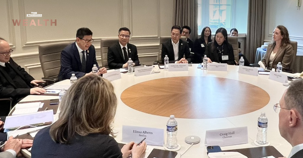 ดร.เอกนิติ นิติทัณฑ์ประภาศ รองนายกรัฐมนตรีและรัฐมนตรีว่าการกระทรวงการคลัง และนาย นฤตม์ เทอดสถีรศักดิ์ เลขาธิการบีโอไอ กำลังหารือกับนักลงทุนต่างชาติในอุตสาหกรรมเซมิคอนดักเตอร์ที่สหรัฐฯ