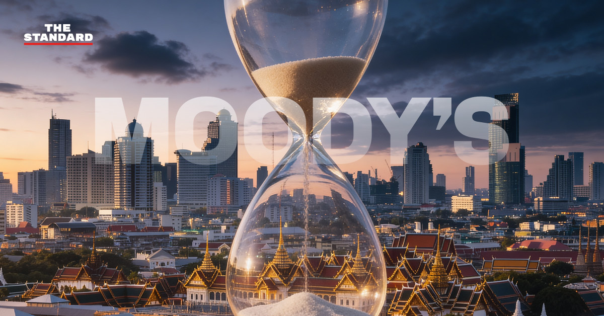ภาพนาฬิกาทรายบนทางแตกร้าว มุ่งสู่เส้นขอบฟ้าประเทศไทย สื่อถึง Moody’s ให้เวลาไทย แต่ยังไม่มีคำตอบชัดเจน