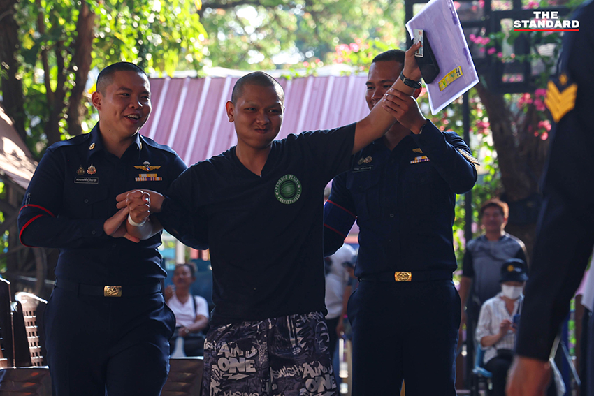 ภาพบรรยากาศ การคัดเลือกทหารกองเกิน ประจำปี 2569 การจับใบดำใบแดง ที่เต็มไปด้วยรอยยิ้ม คราบน้ำตา และความตื่นเต้น 10