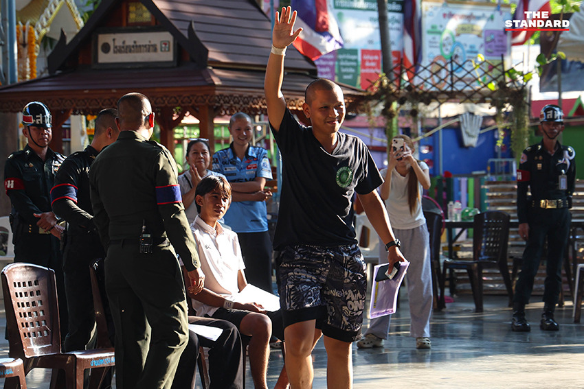 ภาพบรรยากาศ การคัดเลือกทหารกองเกิน ประจำปี 2569 การจับใบดำใบแดง ที่เต็มไปด้วยรอยยิ้ม คราบน้ำตา และความตื่นเต้น 12