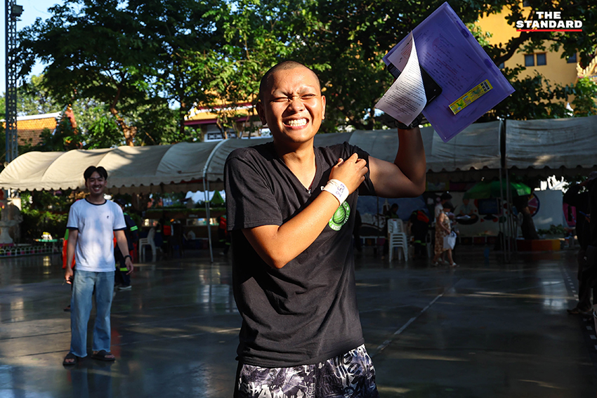 ภาพบรรยากาศ การคัดเลือกทหารกองเกิน ประจำปี 2569 การจับใบดำใบแดง ที่เต็มไปด้วยรอยยิ้ม คราบน้ำตา และความตื่นเต้น 3