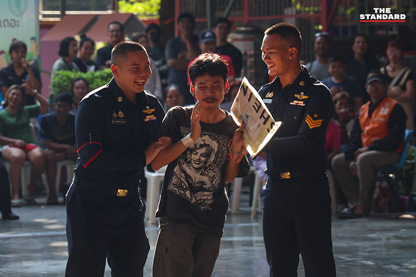 ภาพบรรยากาศ การคัดเลือกทหารกองเกิน ประจำปี 2569 การจับใบดำใบแดง ที่เต็มไปด้วยรอยยิ้ม คราบน้ำตา และความตื่นเต้น 7