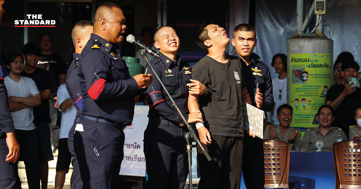 ภาพบรรยากาศ การคัดเลือกทหารกองเกิน ประจำปี 2569 การจับใบดำใบแดง ที่เต็มไปด้วยรอยยิ้ม คราบน้ำตา และความตื่นเต้น