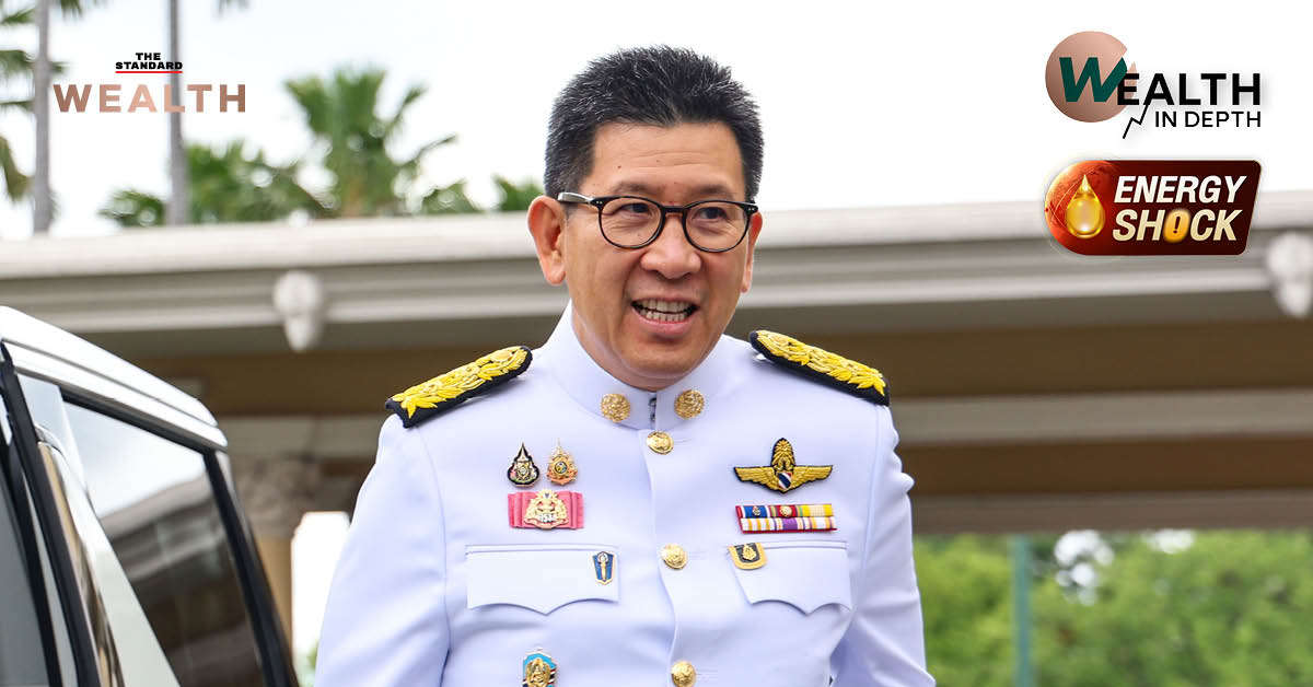 ภาพอินโฟกราฟิกเกี่ยวกับนโยบายรัฐบาลในการควบคุม ราคาน้ำมันหน้าโรงกลั่น โดยใช้กฎหมายพิเศษ พร้อมยืนยันไม่ลดภาษีสรรพสามิตน้ำมัน