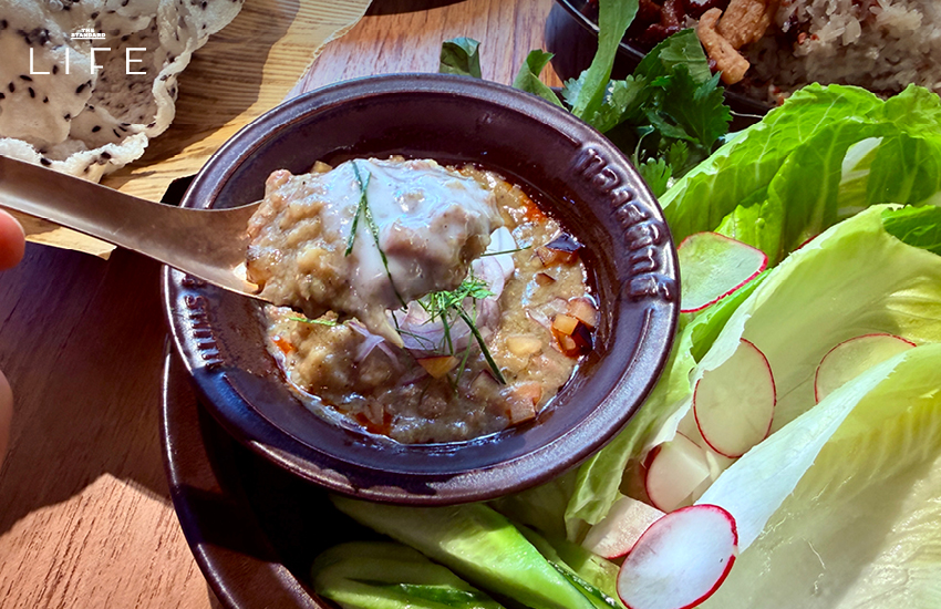 ก๋วยเตี๋ยวเรือทองสมิทธิ์ พร้อมบรรยากาศร้านที่ย่าน Wan Chai ฮ่องกง มีลูกค้าคนฮ่องกงต่อคิวรอชิม 7