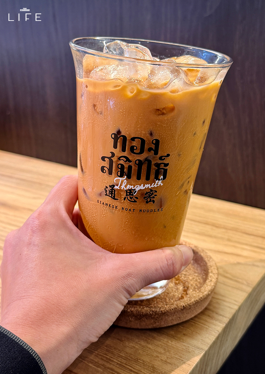 ก๋วยเตี๋ยวเรือทองสมิทธิ์ พร้อมบรรยากาศร้านที่ย่าน Wan Chai ฮ่องกง มีลูกค้าคนฮ่องกงต่อคิวรอชิม 8