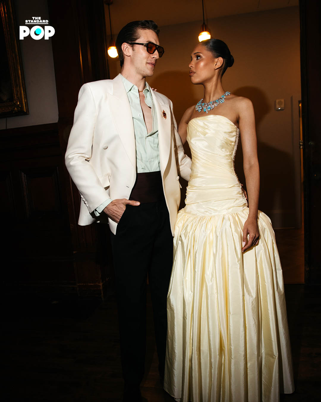 โรเซ่ แบรนด์แอมบาสเดอร์ ร่วมงาน Tiffany Blue Book Gala ในชุดราตรีสีดำสง่างาม 9