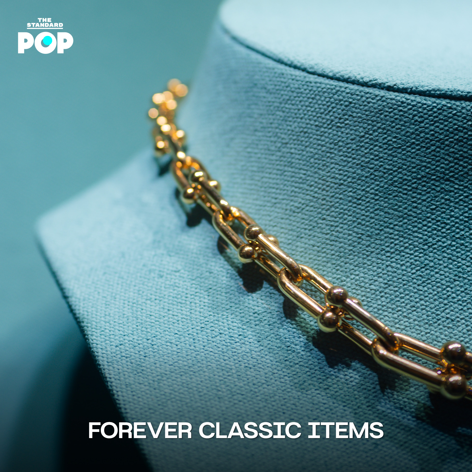 เครื่องประดับ Tiffany & Co. ในกล่องสีฟ้าอันเป็นเอกลักษณ์ 3