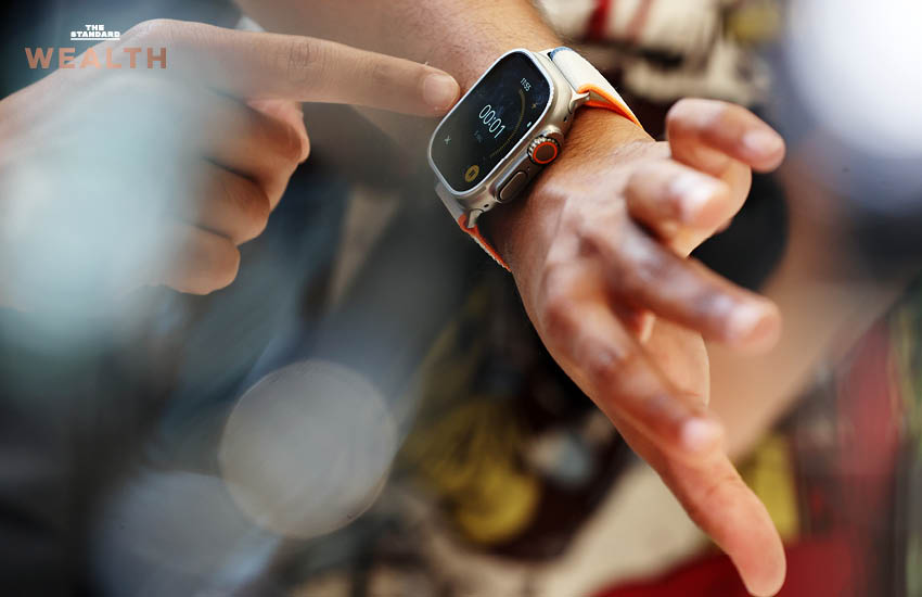 ภาพ ทิม คุก และ จอห์น เทอร์นัส ตัวแทนการเปลี่ยนผ่านตำแหน่ง CEO ของ Apple พร้อมความท้าทายด้าน AI 1