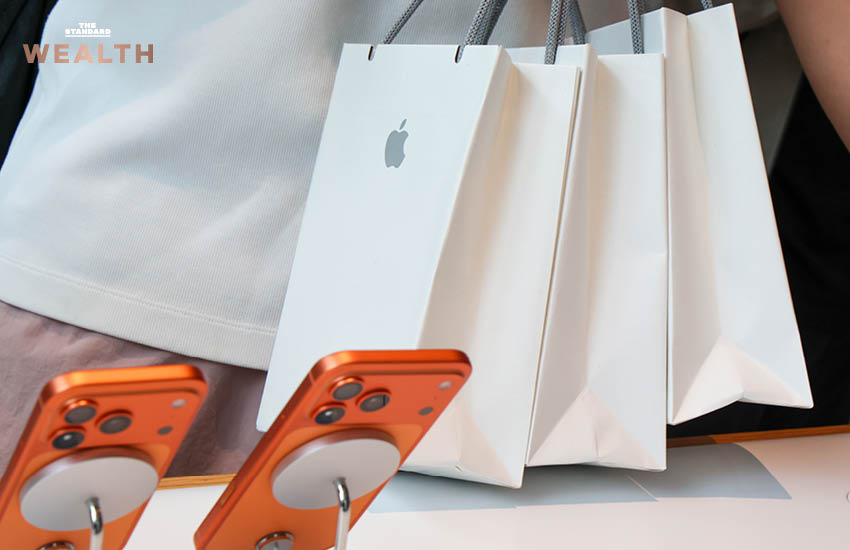 ภาพ ทิม คุก และ จอห์น เทอร์นัส ตัวแทนการเปลี่ยนผ่านตำแหน่ง CEO ของ Apple พร้อมความท้าทายด้าน AI 5