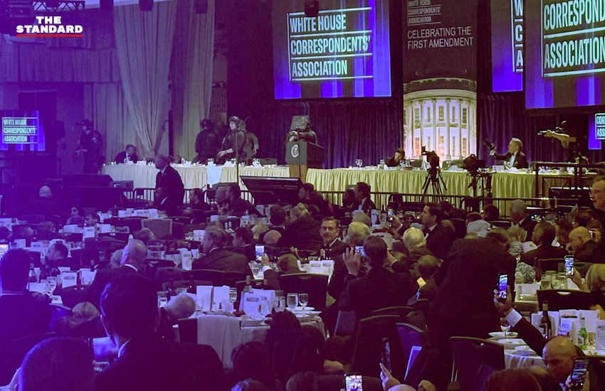 หน่วยอารักขาคุ้มกันประธานาธิบดีโดนัลด์ ทรัมป์ ขณะอพยพออกจากงานเลี้ยงทำเนียบขาว หลังเกิดเสียงคล้ายปืนดัง 5