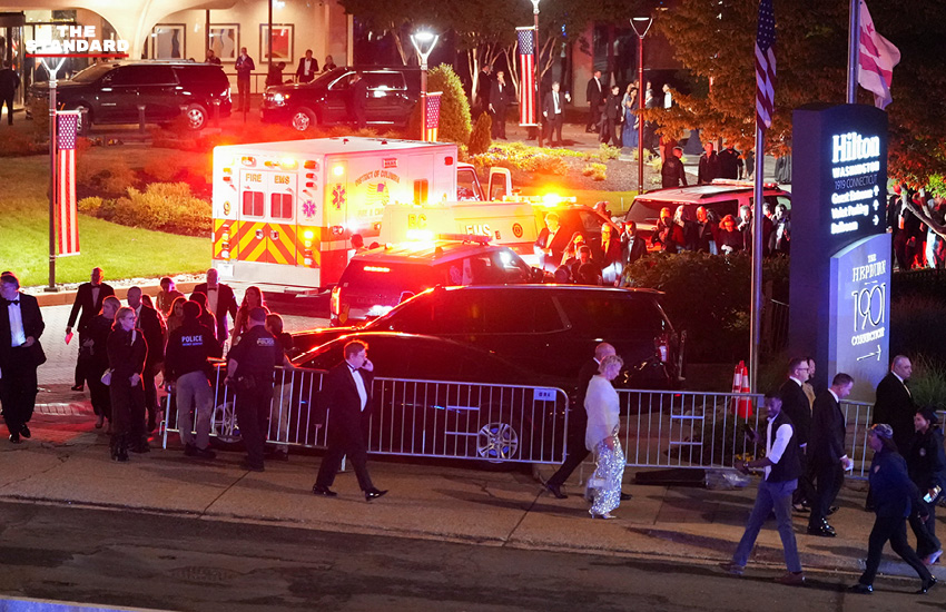 หน่วยอารักขาคุ้มกันประธานาธิบดีโดนัลด์ ทรัมป์ ขณะอพยพออกจากงานเลี้ยงทำเนียบขาว หลังเกิดเสียงคล้ายปืนดัง 7