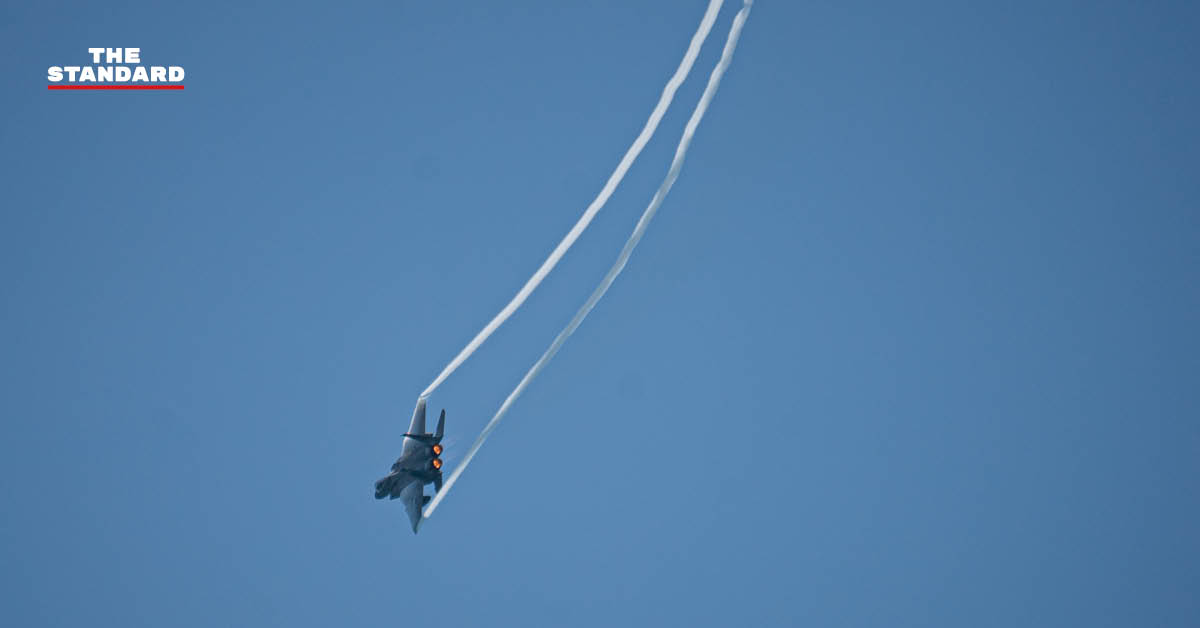 ภาพประกอบเครื่องบินรบ F-15E Strike Eagle