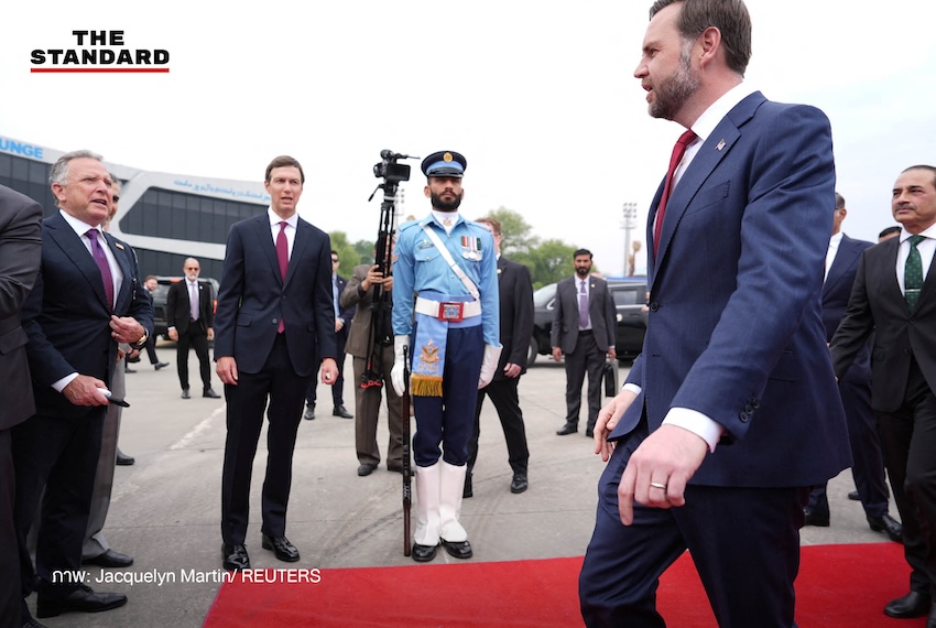 คณะผู้แทน สหรัฐฯ นำโดยรองประธานาธิบดี เจ.ดี. แวนซ์ ลงจากเครื่องบิน ณ ฐานทัพอากาศในกรุงอิสลามาบัด ประเทศปากีสถาน เพื่อเข้าร่วมการเจรจาสันติภาพ 1