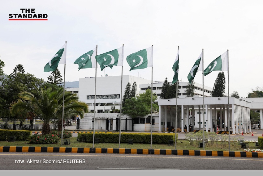 คณะผู้แทน สหรัฐฯ นำโดยรองประธานาธิบดี เจ.ดี. แวนซ์ ลงจากเครื่องบิน ณ ฐานทัพอากาศในกรุงอิสลามาบัด ประเทศปากีสถาน เพื่อเข้าร่วมการเจรจาสันติภาพ 5