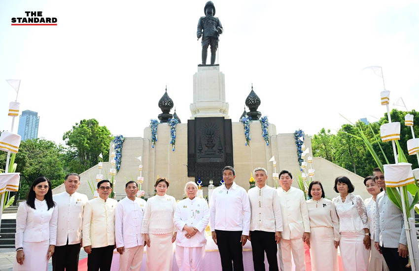 ภาพพิธีบวงสรวงเตรียมจัดงานครบรอบ 100 ปี สวรรคต ร.6 และ 100 ปี สวนลุมพินี โดยมี ชัชชาติ สิทธิพันธุ์ และ ยุพา ทวีวัฒนะกิจบวร ร่วมเป็นประธาน 1