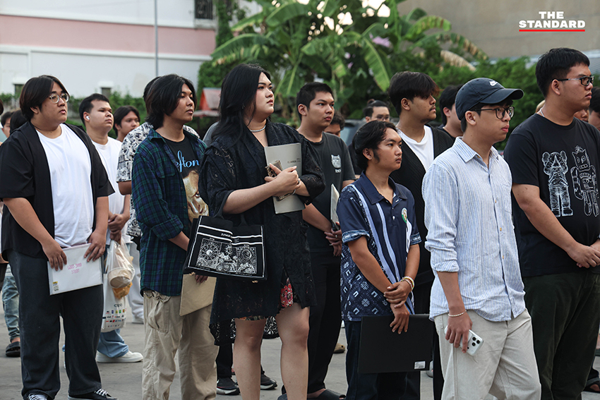 วิโรจน์ ลักขณาอดิศร ลงพื้นที่สังเกตการณ์การเกณฑ์ทหาร พร้อมทวงถามนโยบายทหารอาสา 4