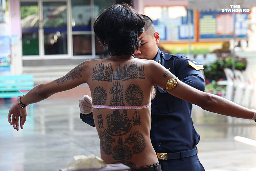 วิโรจน์ ลักขณาอดิศร ลงพื้นที่สังเกตการณ์การเกณฑ์ทหาร พร้อมทวงถามนโยบายทหารอาสา 8