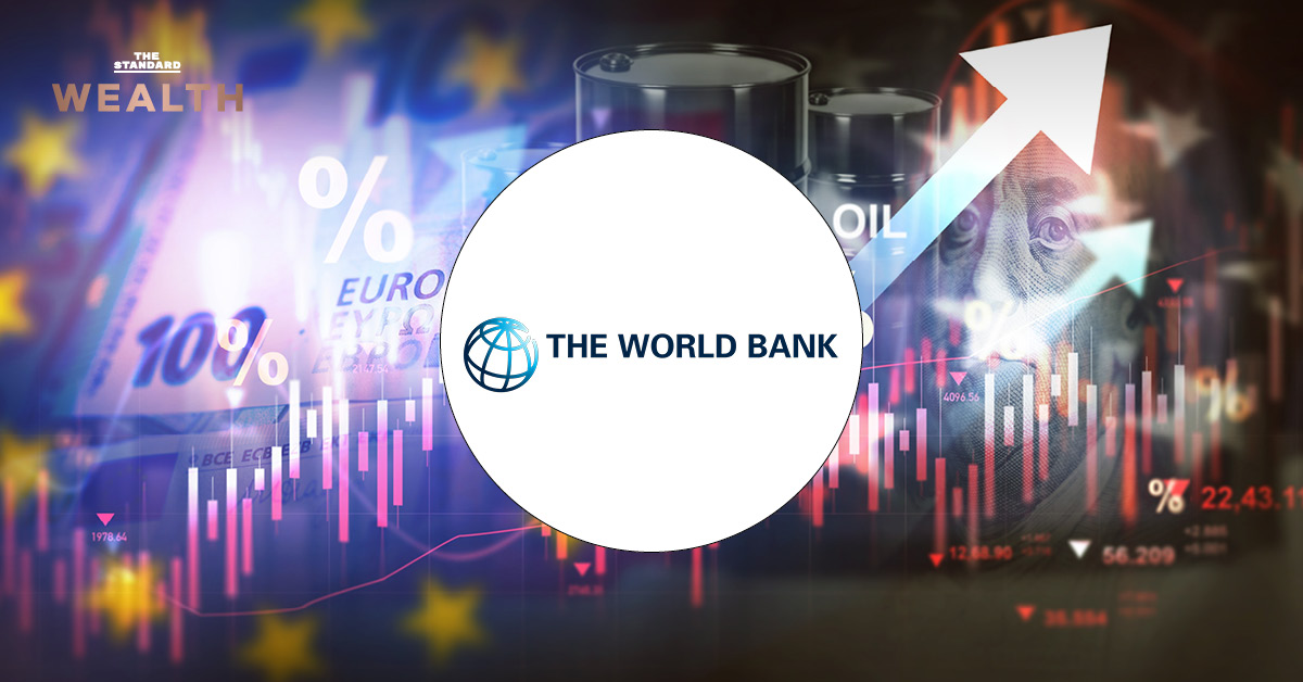 ภาพช่องแคบฮอร์มุซพร้อมเรือบรรทุกน้ำมัน และอินโฟกราฟิกราคาพลังงาน ก๊าซ และปุ๋ยที่คาดว่าจะแพงขึ้น 24% และใช้เวลา 2 ปี กว่าจะกลับสู่จุดเดิม