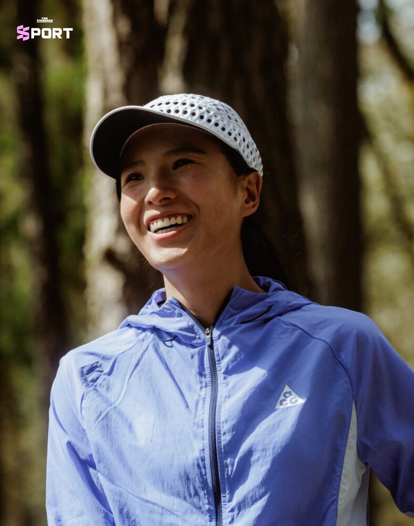 เหยา เหมียว ยอดนักวิ่งเทรลหญิง ถ่ายภาพในชุดวิ่ง Nike ACG บนเส้นทางธรรมชาติ 1