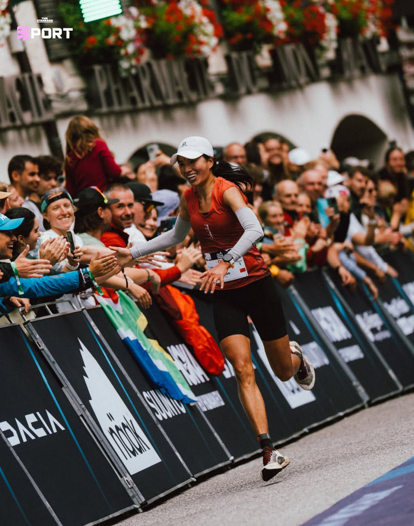 เหยา เหมียว ยอดนักวิ่งเทรลหญิง ถ่ายภาพในชุดวิ่ง Nike ACG บนเส้นทางธรรมชาติ 3