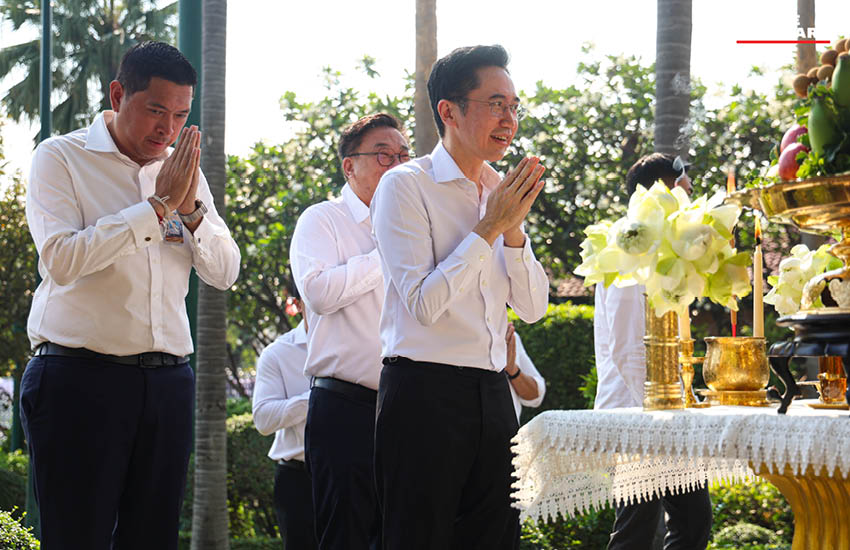 ยศชนัน พร้อมคณะรัฐมนตรีพรรคเพื่อไทยสักการะสิ่งศักดิ์สิทธิ์ทำเนียบรัฐบาลก่อนเข้าทำงาน 7