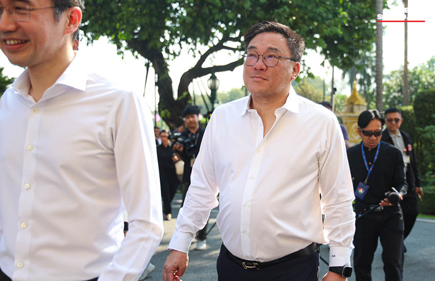 ยศชนัน พร้อมคณะรัฐมนตรีพรรคเพื่อไทยสักการะสิ่งศักดิ์สิทธิ์ทำเนียบรัฐบาลก่อนเข้าทำงาน 8