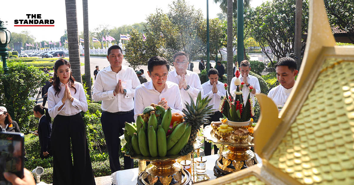ยศชนัน พร้อมคณะรัฐมนตรีพรรคเพื่อไทยสักการะสิ่งศักดิ์สิทธิ์ทำเนียบรัฐบาลก่อนเข้าทำงาน