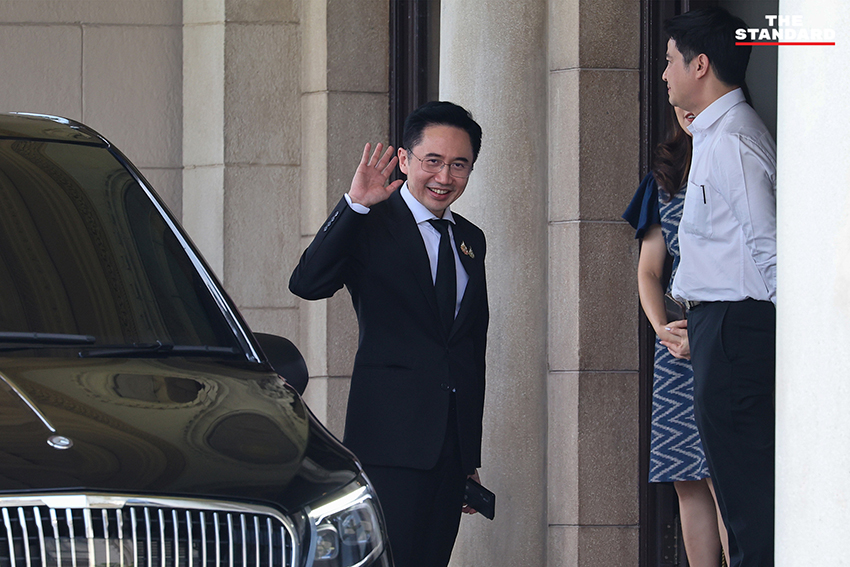 ยศชนัน วงศ์สวัสดิ์ และ จุลพันธ์ อมรวิวัฒน์ เดินทางเข้าทำเนียบรัฐบาลเป็นครั้งแรก เพื่อร่วมรับประทานอาหารกลางวันและหารือกับ อนุทิน ชาญวีรกูล 1