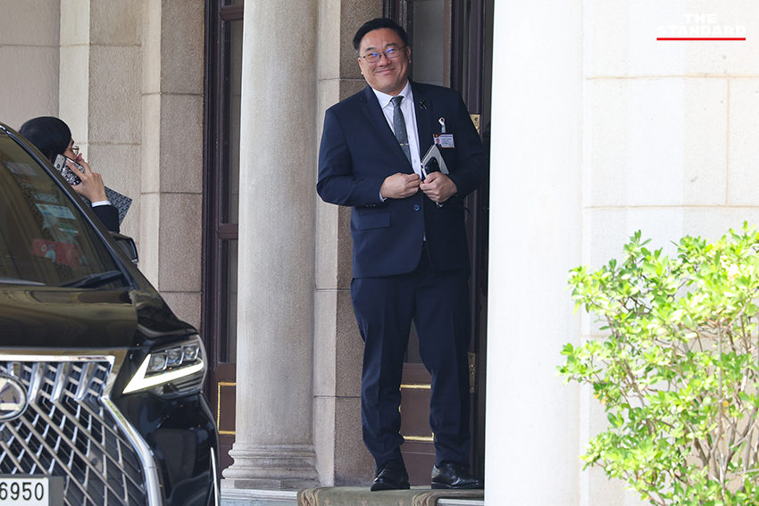 ยศชนัน วงศ์สวัสดิ์ และ จุลพันธ์ อมรวิวัฒน์ เดินทางเข้าทำเนียบรัฐบาลเป็นครั้งแรก เพื่อร่วมรับประทานอาหารกลางวันและหารือกับ อนุทิน ชาญวีรกูล 2