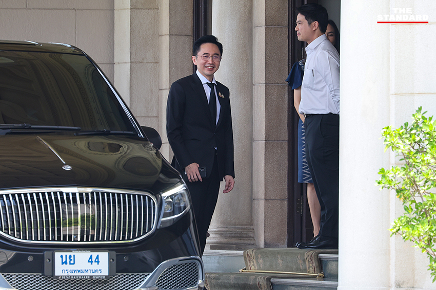 ยศชนัน วงศ์สวัสดิ์ และ จุลพันธ์ อมรวิวัฒน์ เดินทางเข้าทำเนียบรัฐบาลเป็นครั้งแรก เพื่อร่วมรับประทานอาหารกลางวันและหารือกับ อนุทิน ชาญวีรกูล 3