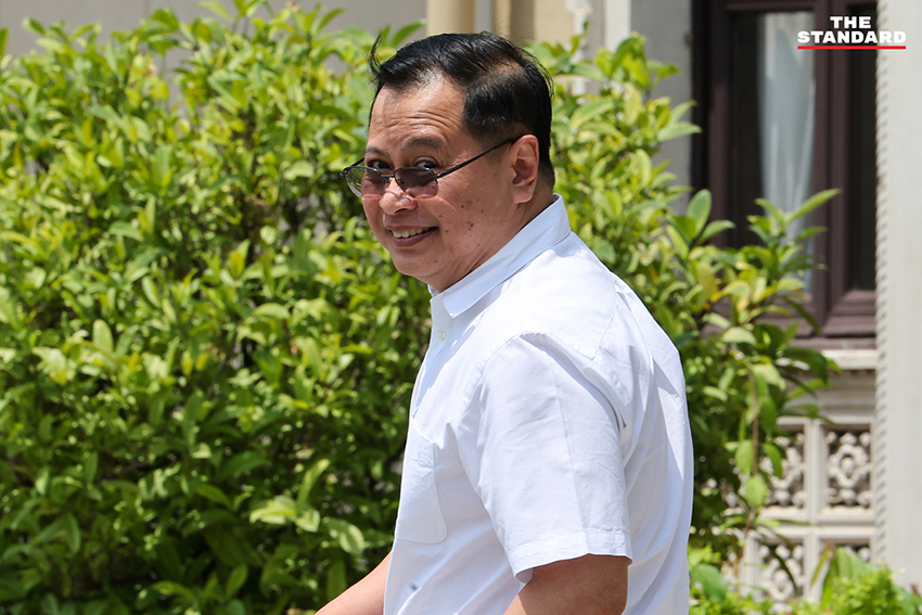 ยศชนัน วงศ์สวัสดิ์ และ จุลพันธ์ อมรวิวัฒน์ เดินทางเข้าทำเนียบรัฐบาลเป็นครั้งแรก เพื่อร่วมรับประทานอาหารกลางวันและหารือกับ อนุทิน ชาญวีรกูล 4