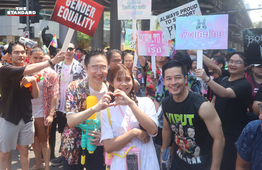 ยศชนัน วงศ์สวัสดิ์ รองนายกฯ ร่วมเล่นน้ำสงกรานต์บนถนนสีลมกับประชาชนอย่างเป็นกันเอง 5