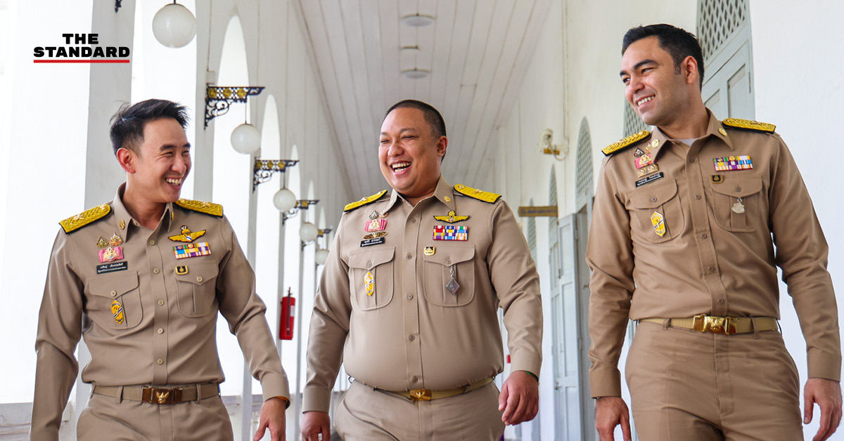 ภาพถ่าย 3 รัฐมนตรีช่วยว่าการกระทรวงมหาดไทย พลพีร์ สุวรรณฉวี, เจเศรษฐ์ ไทยเศรษฐ์ และวรศิษฎ์ เลียงประสิทธิ์
