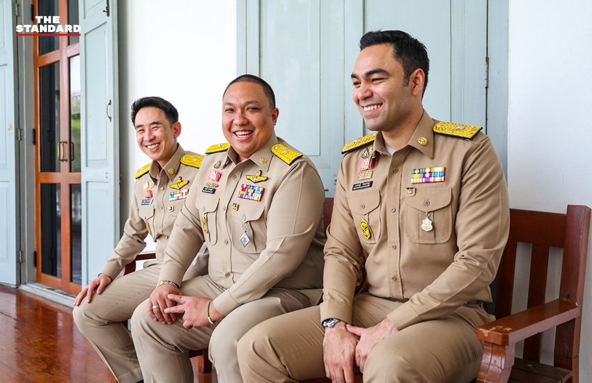 ภาพถ่าย 3 รัฐมนตรีช่วยว่าการกระทรวงมหาดไทย พลพีร์ สุวรรณฉวี, เจเศรษฐ์ ไทยเศรษฐ์ และวรศิษฎ์ เลียงประสิทธิ์ 5