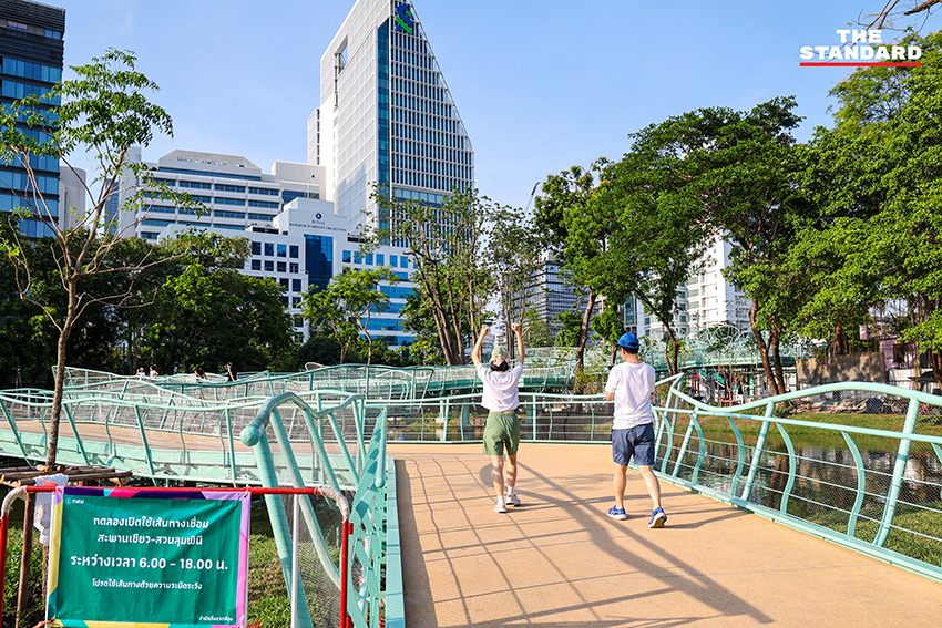 เปิดแล้ว ‘สะพานเขียว’ โฉมใหม่ เชื่อมสวนลุมฯ-สวนเบญฯ วิ่งเพลิน เดินยาวกว่าที่เคย