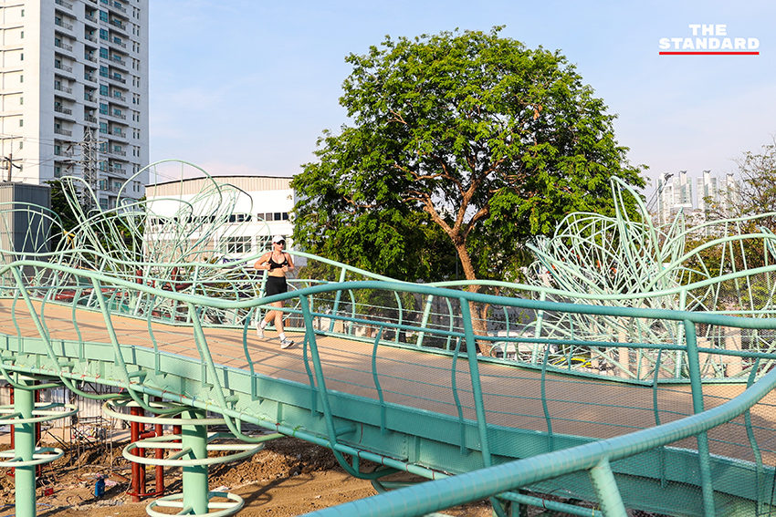 เปิดแล้ว ‘สะพานเขียว’ โฉมใหม่ เชื่อมสวนลุมฯ-สวนเบญฯ วิ่งเพลิน เดินยาวกว่าที่เคย