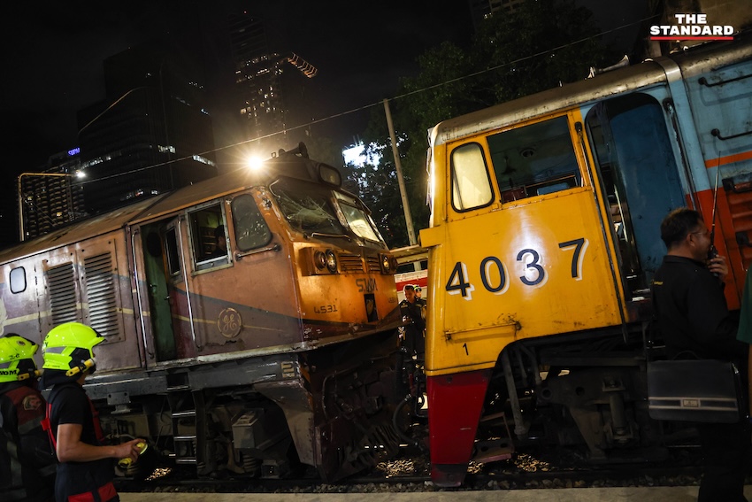 รถไฟชนรถเมล์ อโศก 