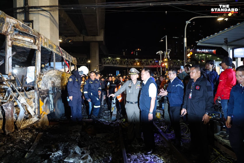 รถไฟชนรถเมล์ อโศก 